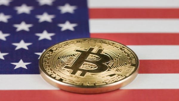 CEO BlackRock: суверенные фонды скупают биткоин после проседания цены