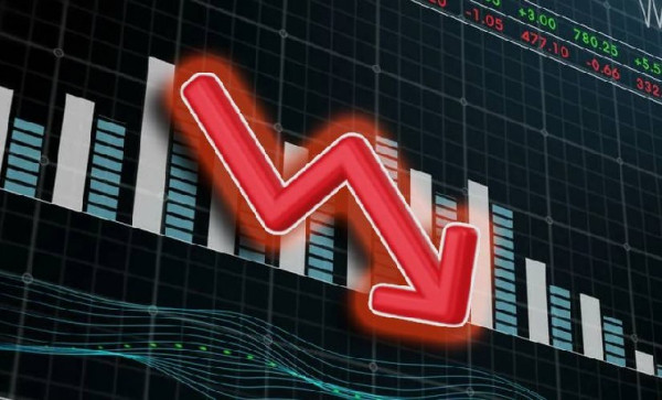 Альткоины падают в цене на фоне роста кредитного плеча