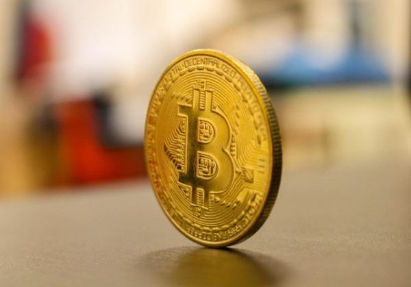 Strategy перевела 411 BTC на Coinbase: рынок ждет продажи