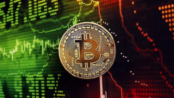 Теория о массовой распродаже биткоинов указывает на то, что ажиотаж вокруг IPO компаний SpaceX, OpenAI и Anthropic оттягивает средства из криптовалютного рынка