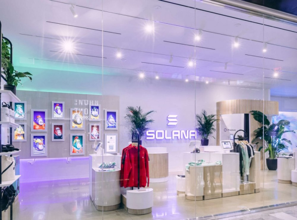 Solana Spaces закроет магазины с&nbsp;мерчем в&nbsp;Нью-Йорке и&nbsp;Майами через 7 месяцев после открытия