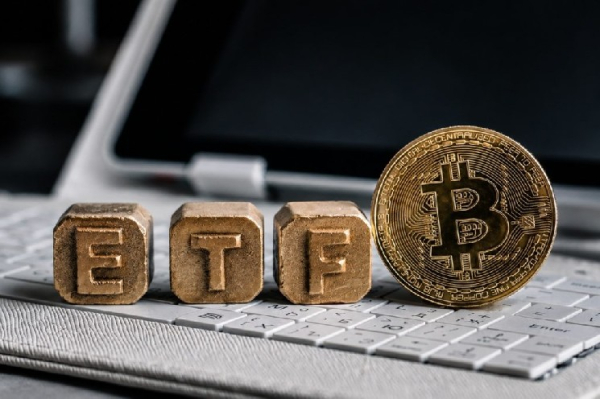 Отток средств из биткоин-ETF составил 225 миллионов долларов: доходность казначейских облигаций США достигла 18-месячного максимума